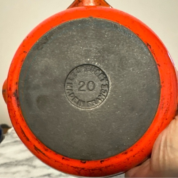 Le Creuset Cast Iron Skillet flame Orange - Picture 3 of 13